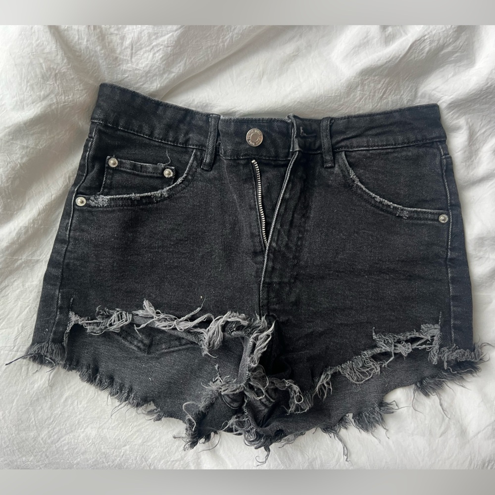 Zara Black Hi-Rise Denim Shorts. Size 04.